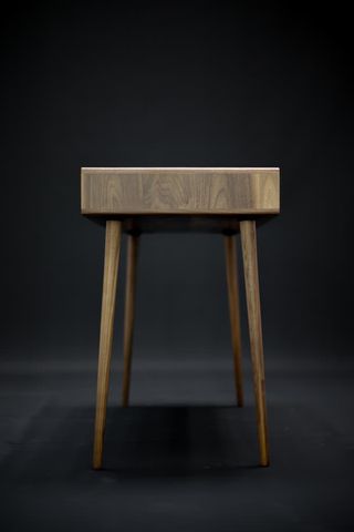 黑色墙面桌子正面高清免抠