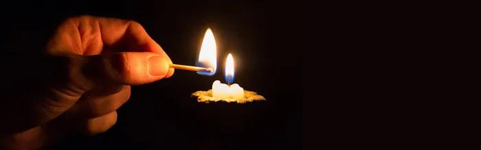 点燃蜡烛希望背景高清