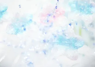 清新水珠花瓣壁纸免抠