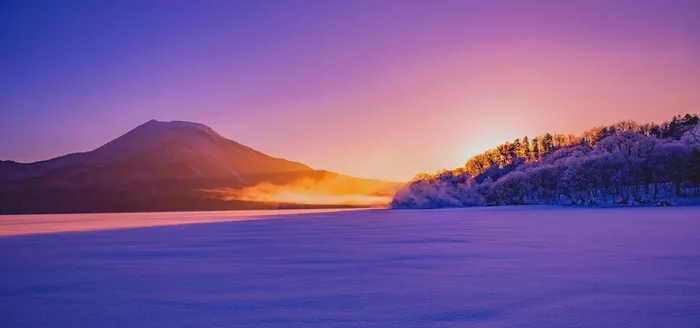 雪地雪山背景图高清