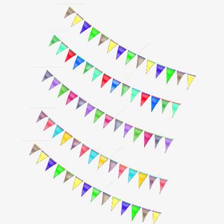 节日氛围飞舞的小彩旗免抠