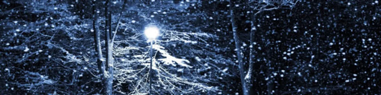 路灯冬天雪景banner创意设计