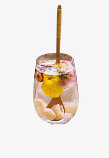 玻璃杯里的花茶素材免抠