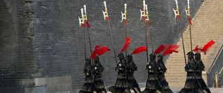 古城墙士兵巡逻高清