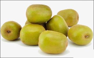 一堆完整的红心猕猴桃免抠