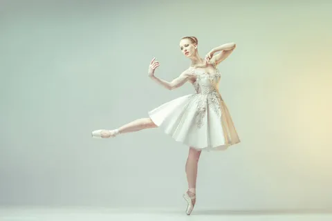 跳芭蕾的欧美女孩免抠
