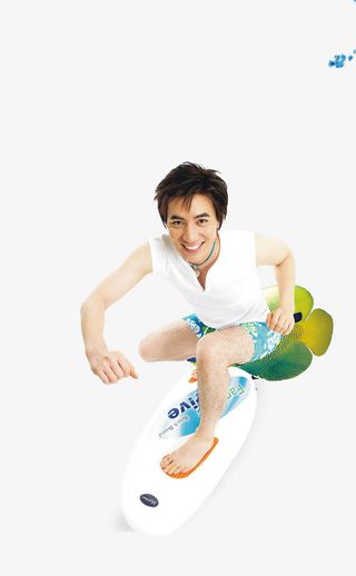 摄影实拍夏日海边效果人物图免抠