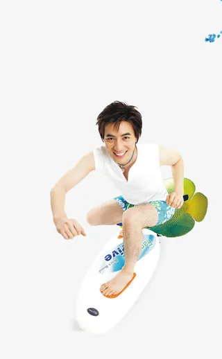 摄影实拍夏日海边效果人物图免抠