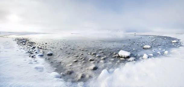 蓝天白云雪块湖水免抠