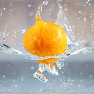 入水橙子背景高清