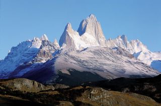 蓝天白云雪山草地免抠