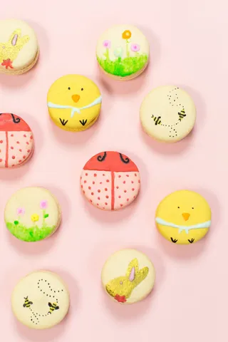 卡通圆形马卡龙可爱海报背景