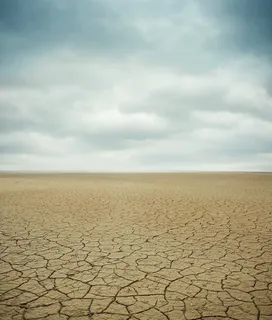 干旱的土地裂缝免抠