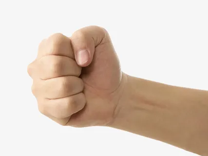 握紧的成人拳头免抠