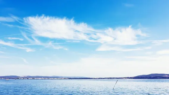 蓝色海面海岸海报背景