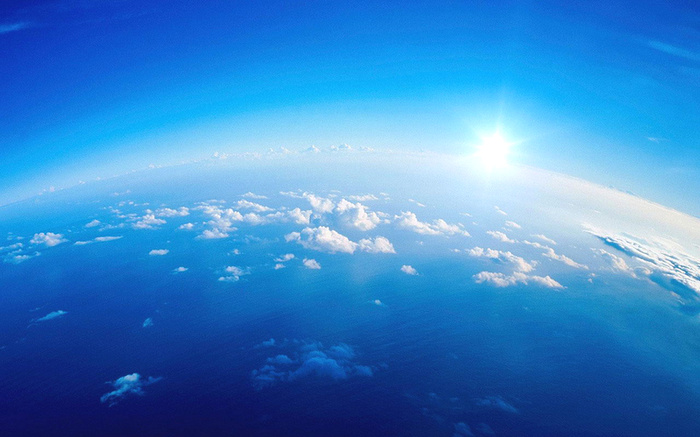 大气地球蓝天白云平面广告高清