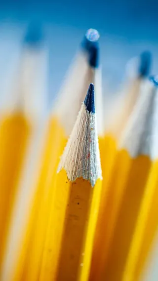 黄色铅笔晕光大屏免抠