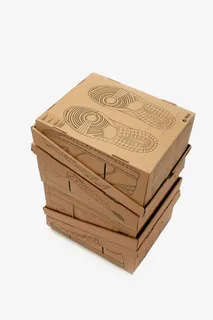 卡其色纸质鞋底盒子免抠