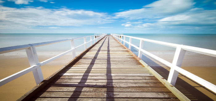 夏季海边海滩木桥背景高清