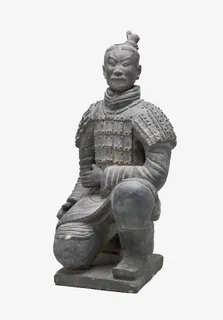 单膝跪地的秦俑免抠