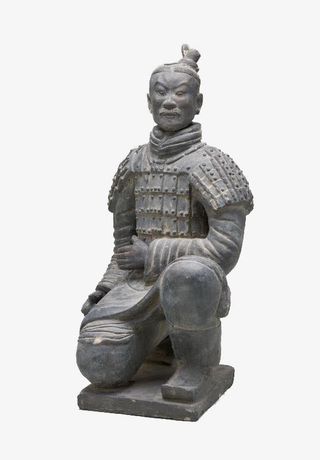 单膝跪地的秦俑免抠