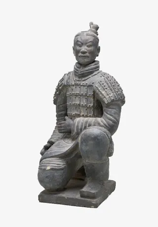 单膝跪地的秦俑免抠