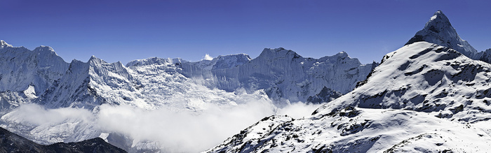 蓝天雪山背景图高清