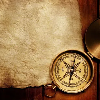 指南针与旧纸张免抠