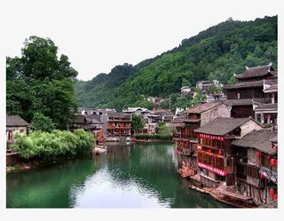 山脚下的小镇免抠