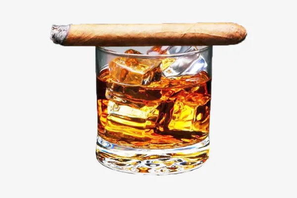 放了一支烟的啤酒杯免抠