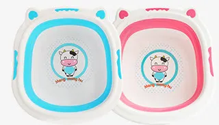 可爱卡通小牛婴儿用品免抠