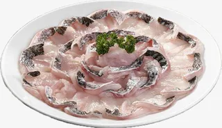 一盘生的黑鱼片免抠