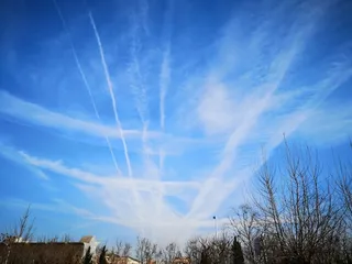 冬天湛蓝的天空高清