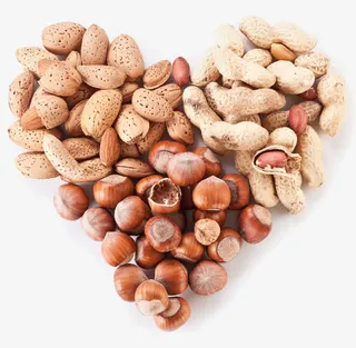 爱心坚果堆免抠