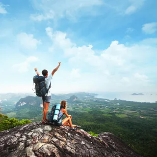 户外运动登山情侣背景素材高清