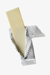 银色纸质包装的口香糖实物免抠