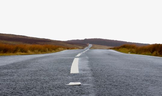 黄色水泥公路免抠