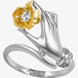 手指拿着金玫瑰的银戒指免抠