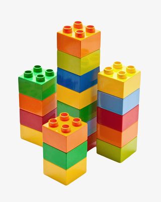 玩具参差不齐的楼房塑料积木实物免抠