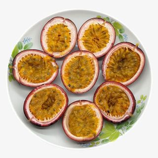 一盘百香果免抠