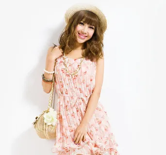 春天粉色花纹服饰免抠 春天粉色花纹服饰免抠