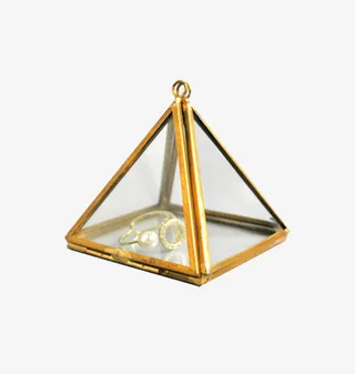 玻璃金字塔摆件PNG免抠