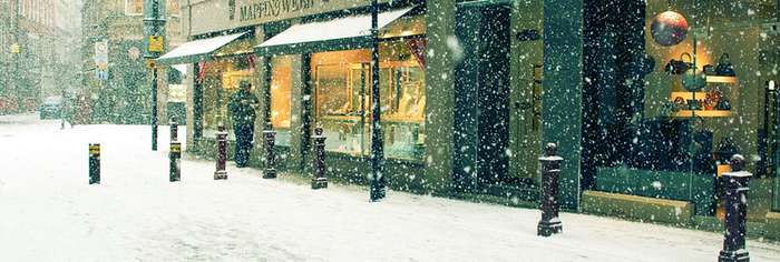 雪中街道商铺背景高清