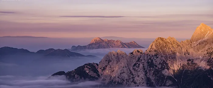 美丽天空下的高山图片高清