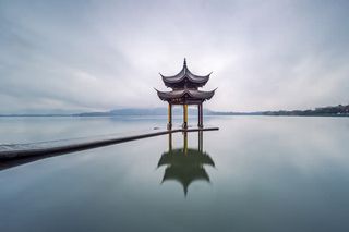 冬日孤立亭台休憩免抠