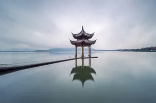 冬日孤立亭台休憩免抠