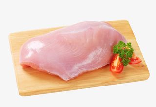 案板上的鸡脯肉免抠