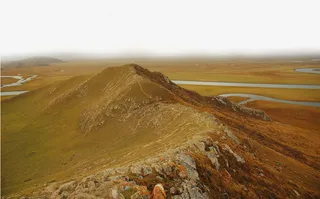 环绕山坡的小河免抠