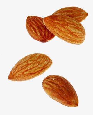 漂浮的杏仁免抠