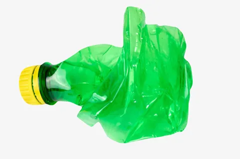 绿色喝光了的饮料瓶实物免抠